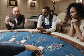 77 casino হোম ব্যানারে উজ্জ্বল বিনোদন দৃশ্য